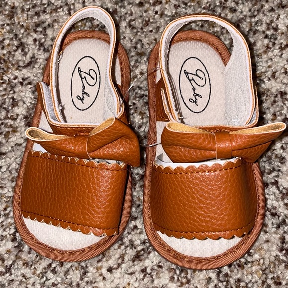 Infant sandals size 12-18 months - Picture 2 of 3